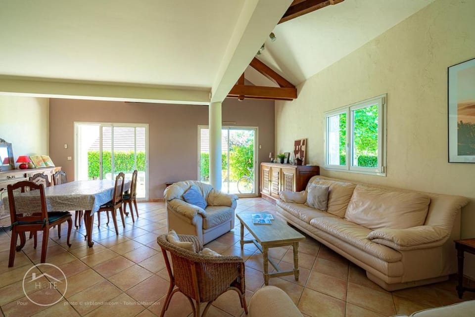 Villa des Amarylis - 3 bedrooms, parking, and garden House in Aix-les-Bains