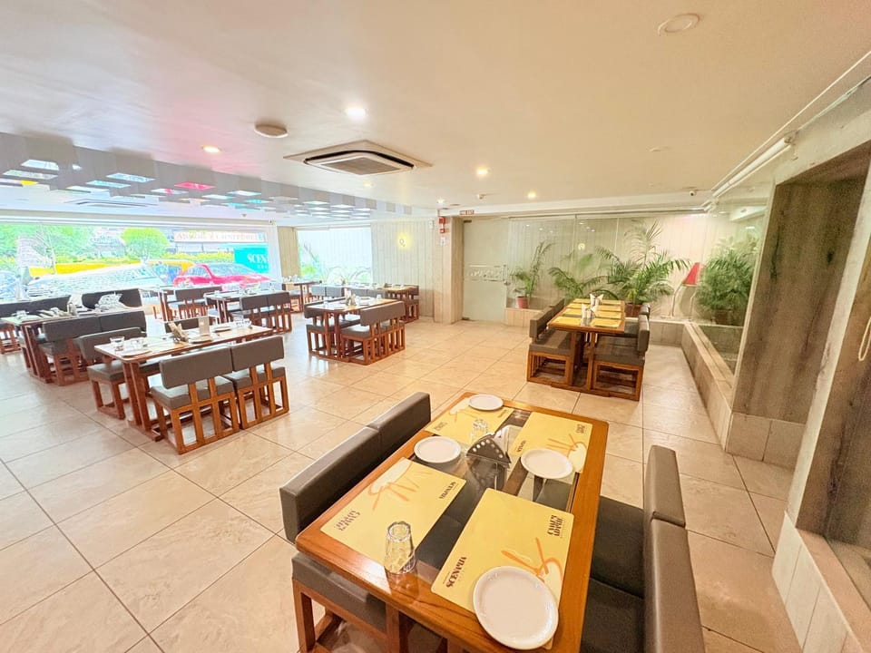 Restaurant/places to eat, Banquet/Function facilities, Seating area, Breakfast