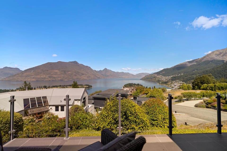 Balcony/Terrace, Lake view, Mountain view