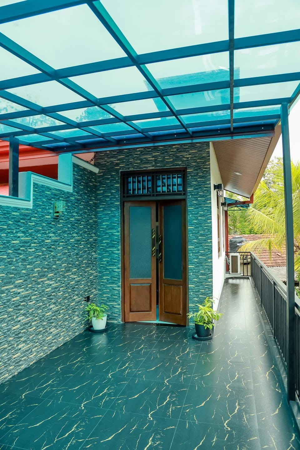 Facade/entrance