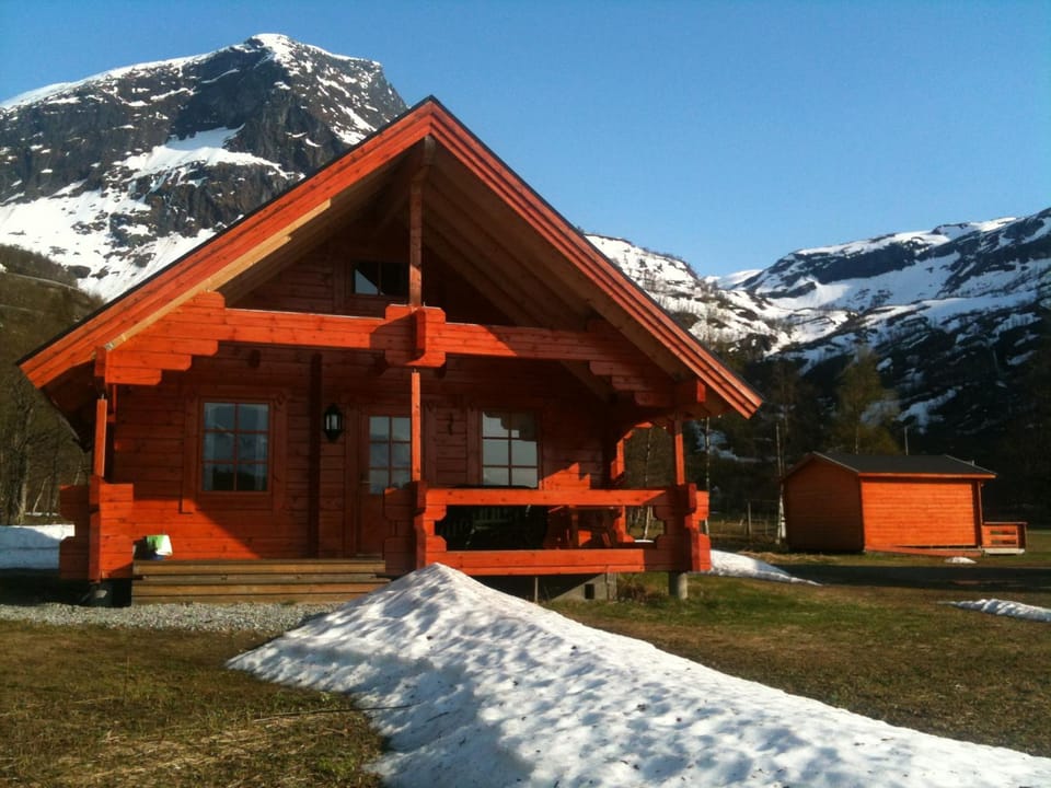 Facade/entrance, Spring, Mountain view