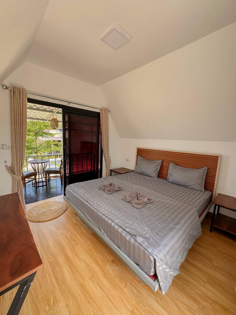Bed, Balcony/Terrace, Photo of the whole room, Seating area, Bedroom