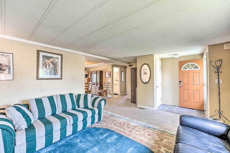 Basecamp 6 bed Home near Power Plant, Glendo House in Wyoming