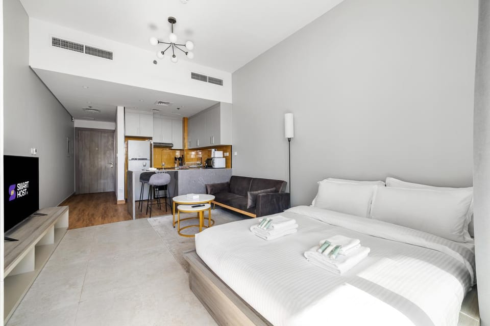 New! Chic V Tower Studio with Balcony & Pool Apartment in Dubai