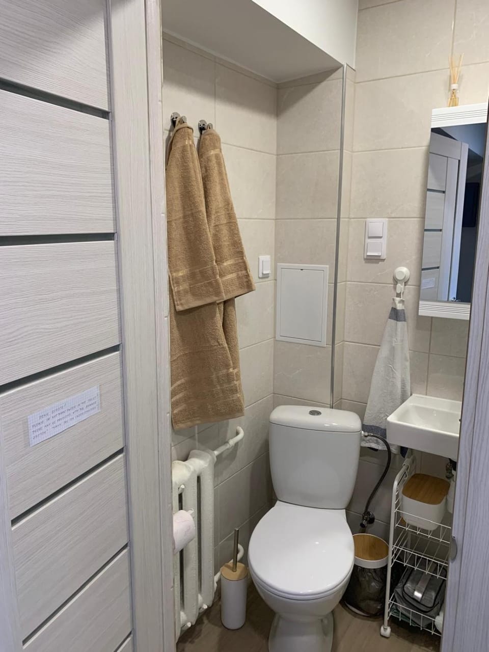 Toilet, Bathroom, towels