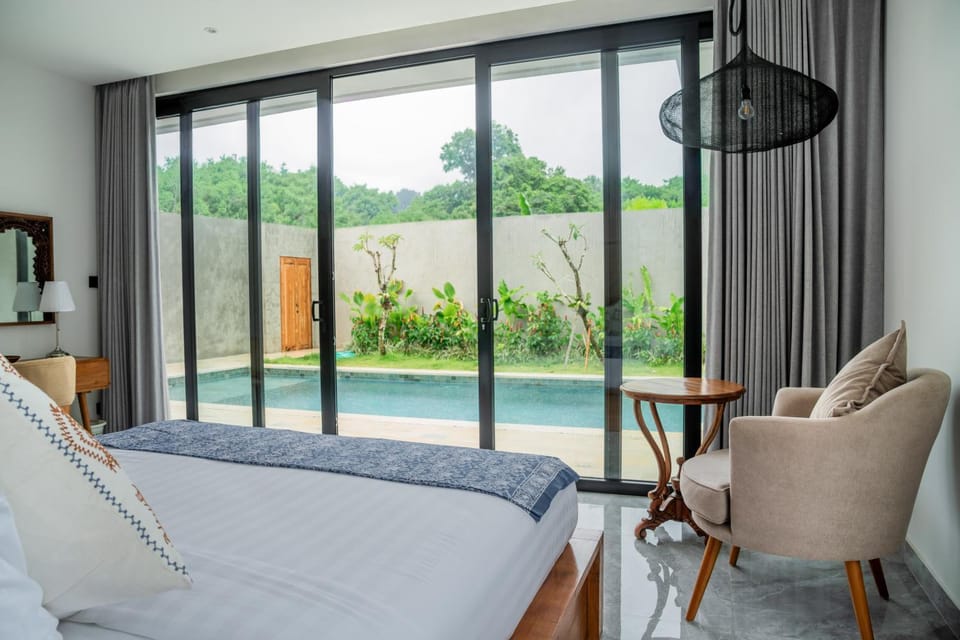 Bed, Bedroom, Pool view, Swimming pool