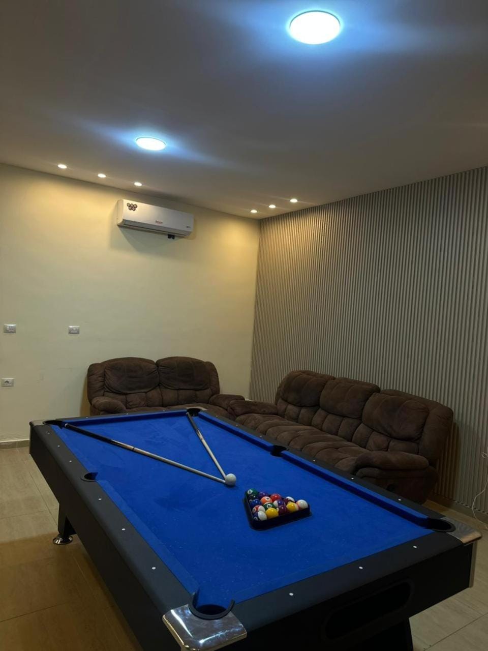 Billiard, Game Room, Living room, Seating area