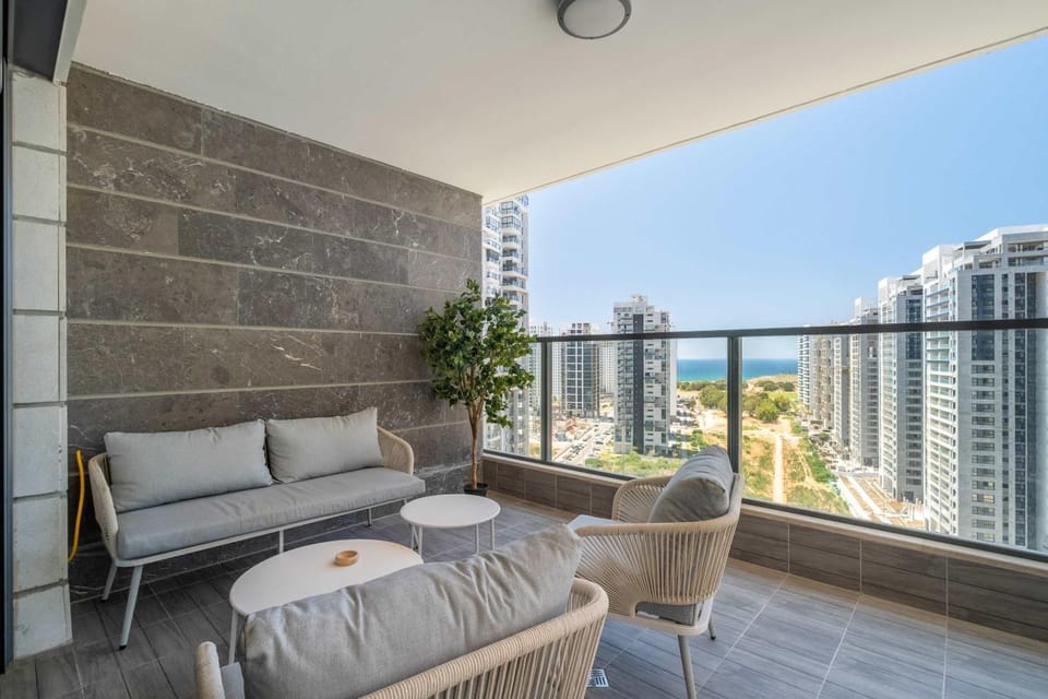 Property building, Day, Beach, City view, Sea view
