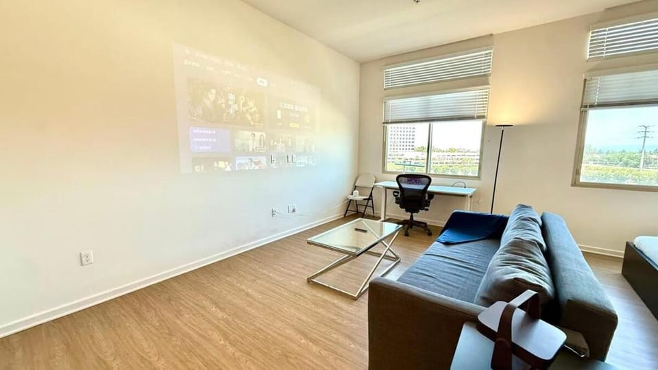 Prime Studio Retreat Near Irvine with Pool & Gym Apartment in Tustin