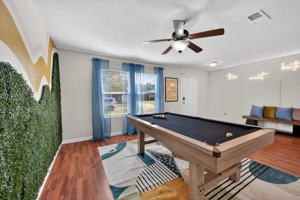 Southern Comfort Escapes 5BR for 14 Near NASA home House in Huntsville