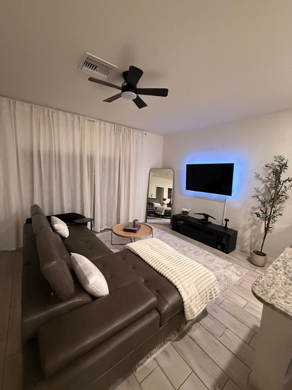 Palm Grove Duplex Retreat Apartment in Gateway
