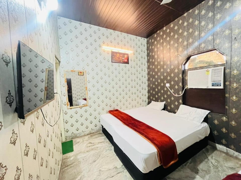 Bed, Photo of the whole room, Bedroom, air conditioner