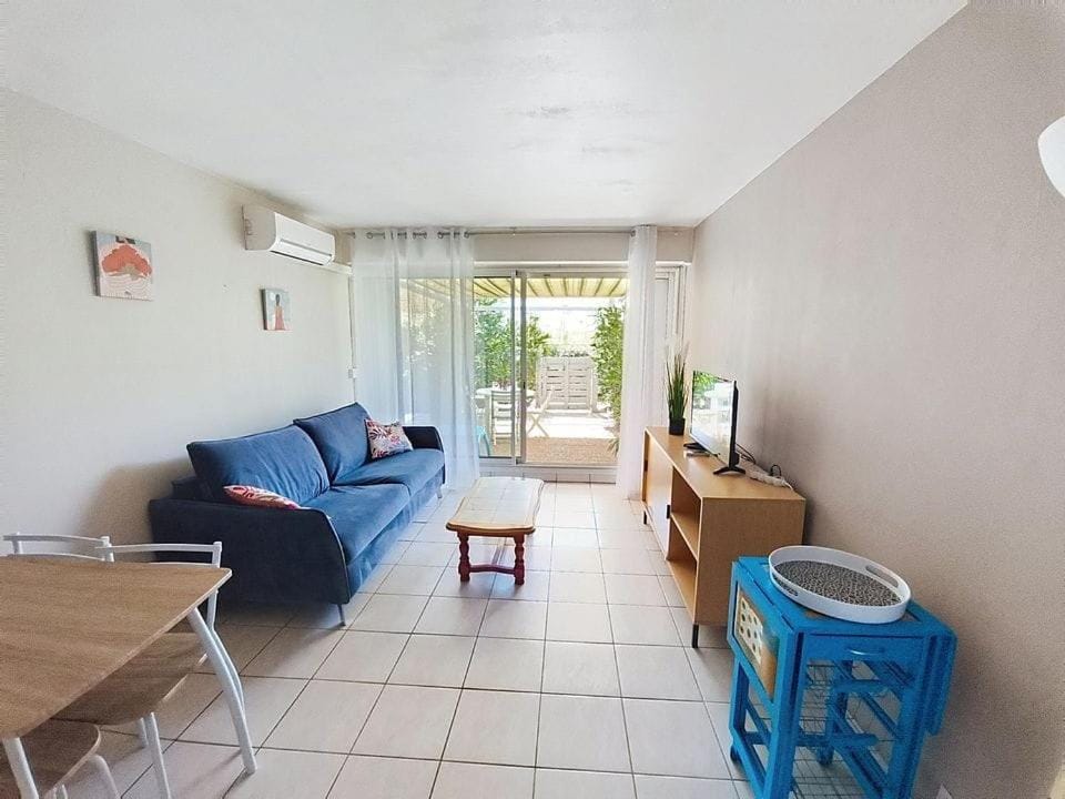 Stud 4 pers , plage 60 m ,terr de 15m clim Parking Apartment in Le Barcarès