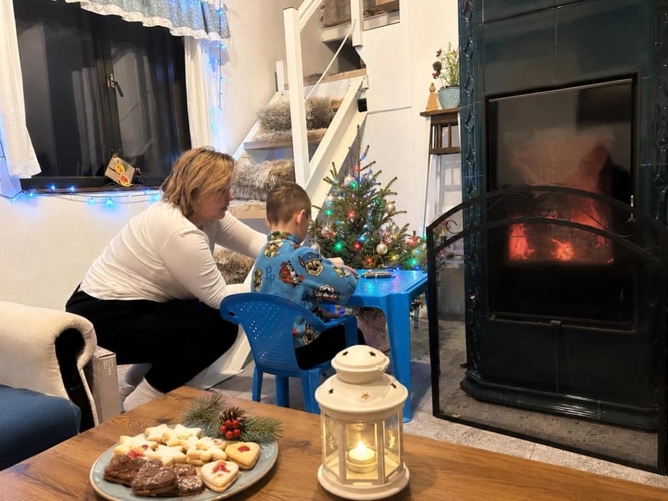 People, Living room, group of guests, fireplace