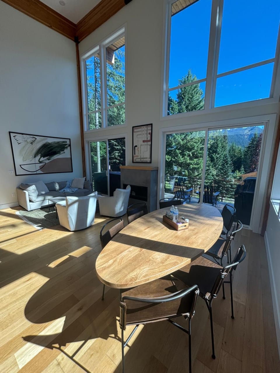 Bigfoot's Basecamp - 4BR Snoqualmie Pass Retreat, Hot Tub, Pets Welcome House in Snoqualmie Pass