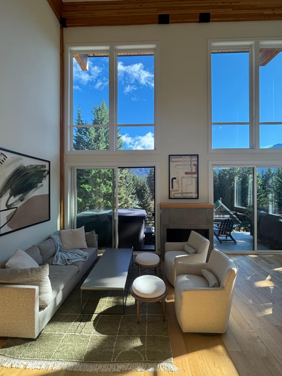 Bigfoot's Basecamp - 4BR Snoqualmie Pass Retreat, Hot Tub, Pets Welcome House in Snoqualmie Pass