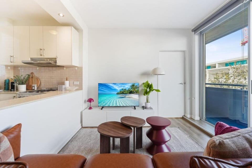 Sunny 2BR Balcony 200m to Bondi Beach Hall St Apartment in Sydney