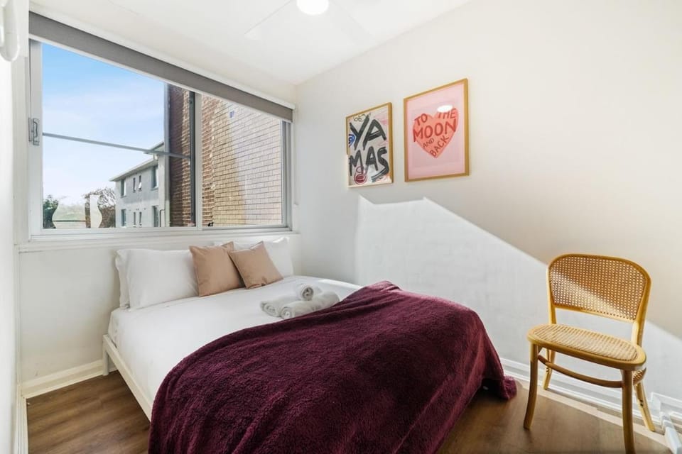 Sunny 2BR Balcony 200m to Bondi Beach Hall St Apartment in Sydney