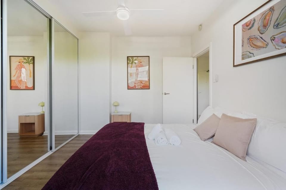Sunny 2BR Balcony 200m to Bondi Beach Hall St Apartment in Sydney