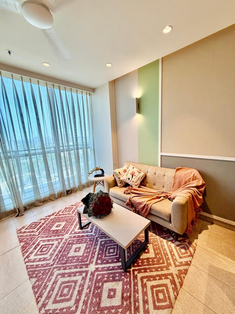 Pink Lily 1 BHK Studio Apartment near IGI Airport Vacation rental in Gurugram