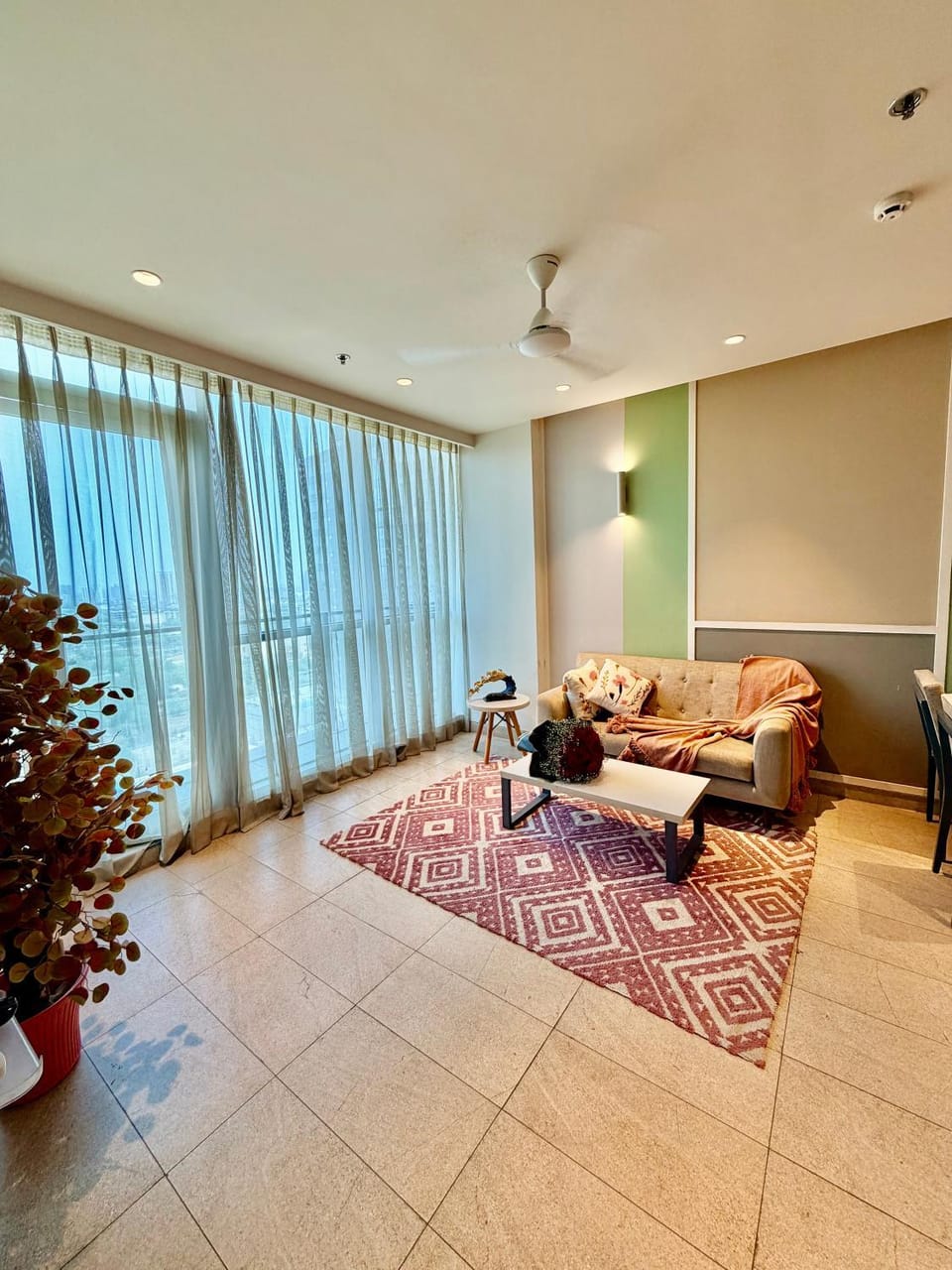 Pink Lily 1 BHK Studio Apartment near IGI Airport Vacation rental in Gurugram