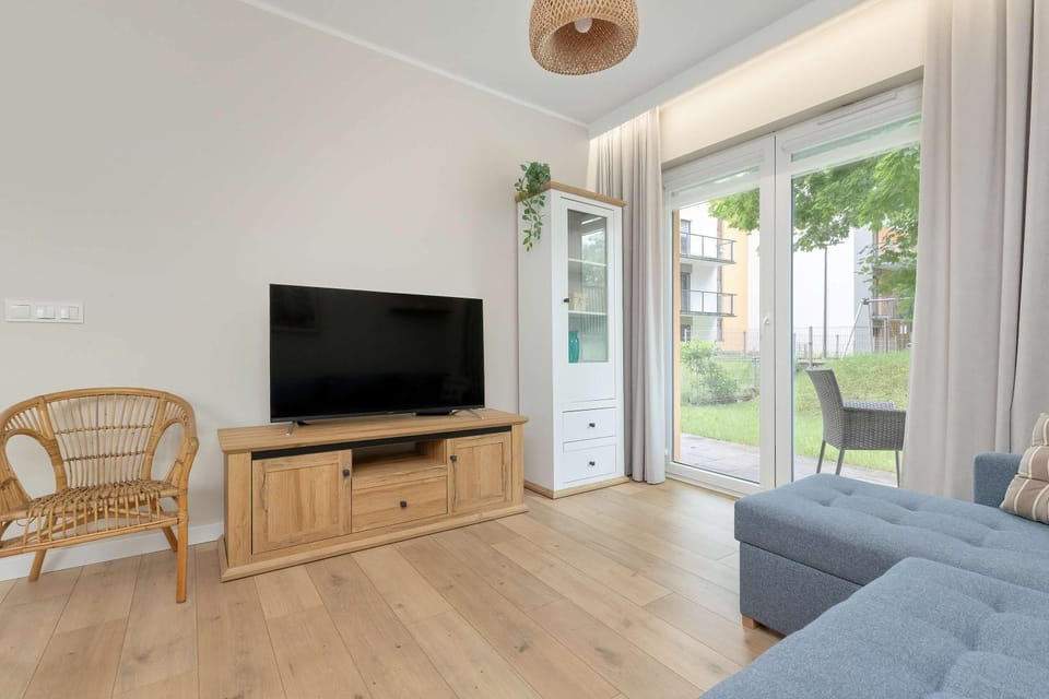TV and multimedia, Living room, Seating area, Evening entertainment