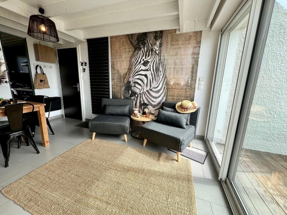 Living room, Dining area