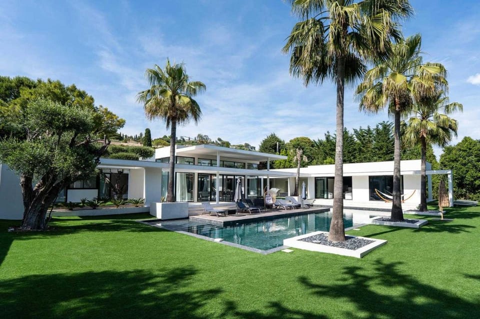 Property building, Garden, Garden view, Pool view, Swimming pool, sunbed