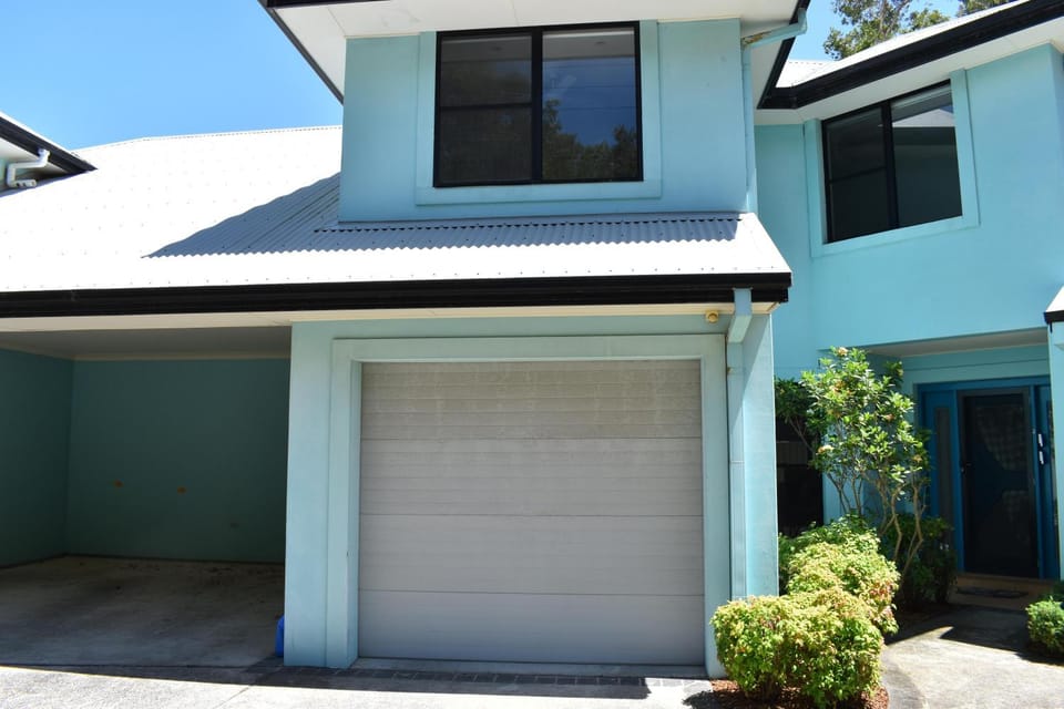 Lux Blue Belle Walk to Beach, Golf & Cafes slps 7 House in Central Coast