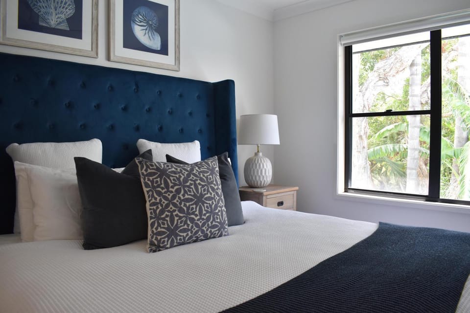 Lux Blue Belle Walk to Beach, Golf & Cafes slps 7 House in Central Coast