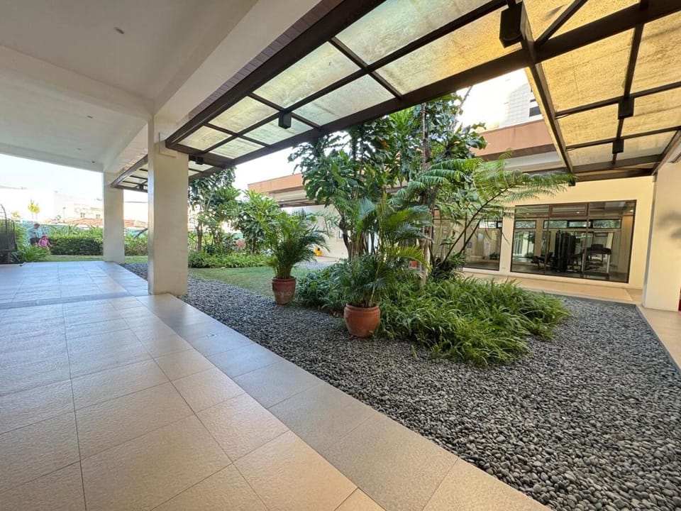 Cozy Studio Near NAIA Airport Apartment in Muntinlupa