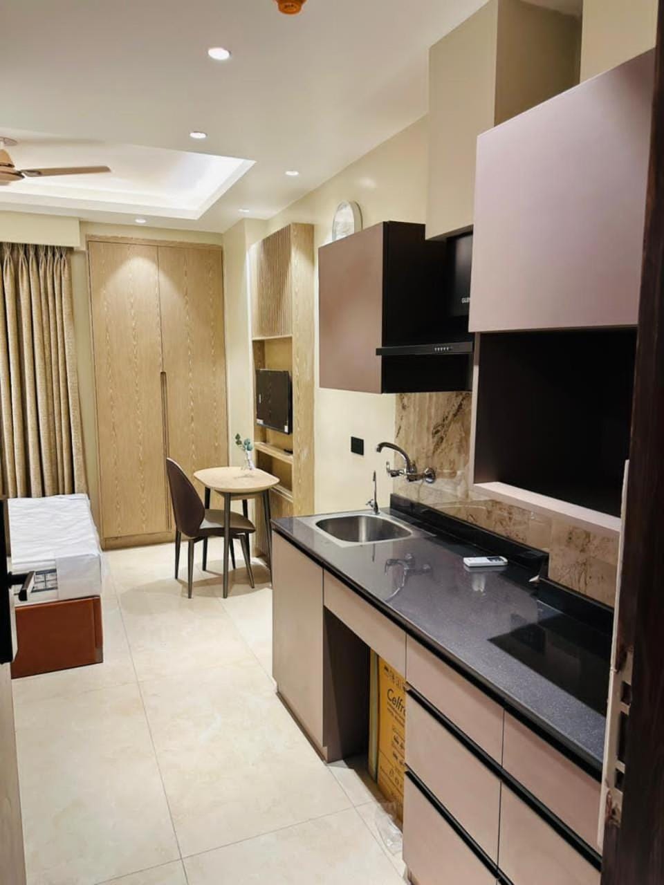 Restaurant/places to eat, kitchen