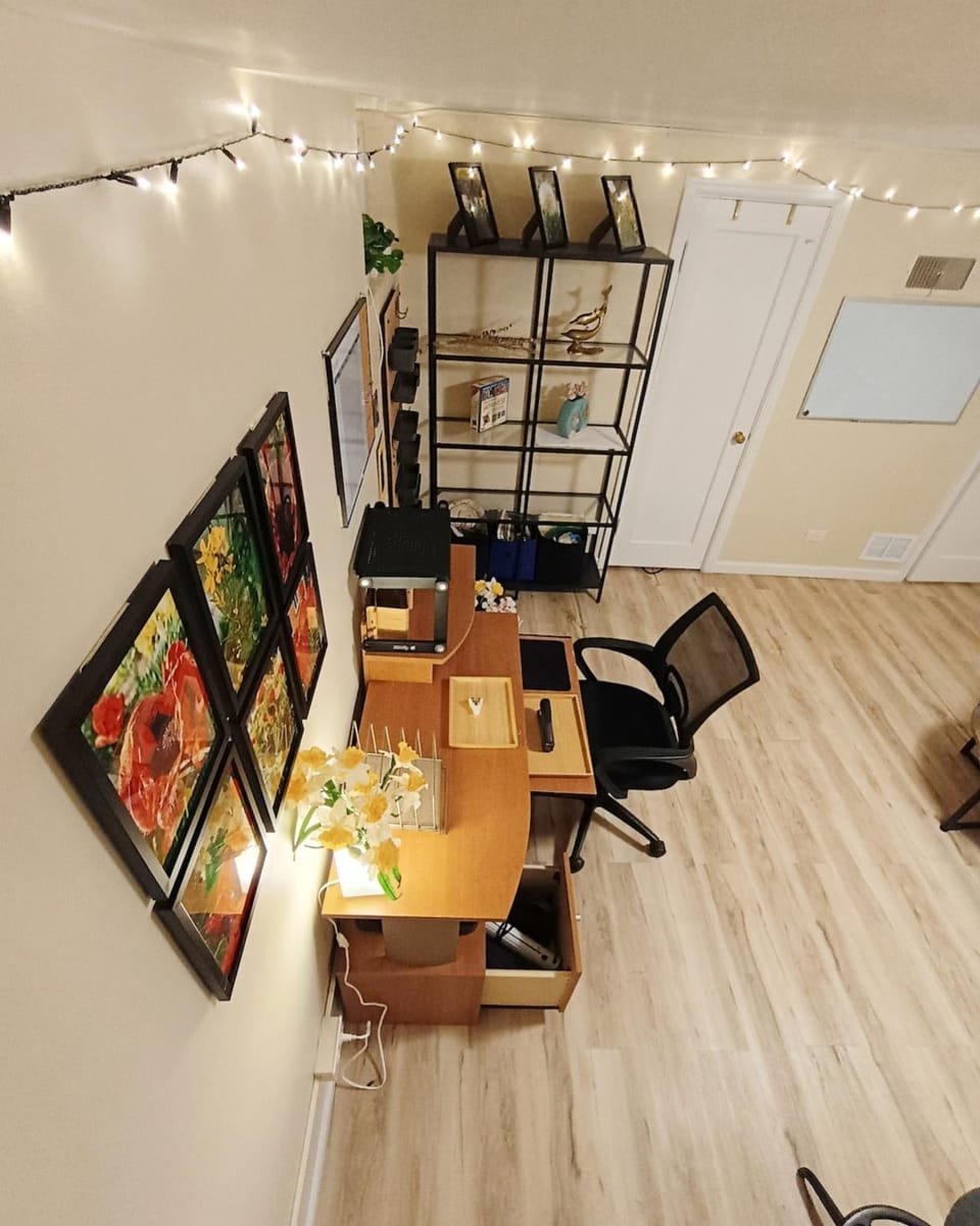Looms of Liberation Rocky Mountain View Dream Den Apartment in Denver