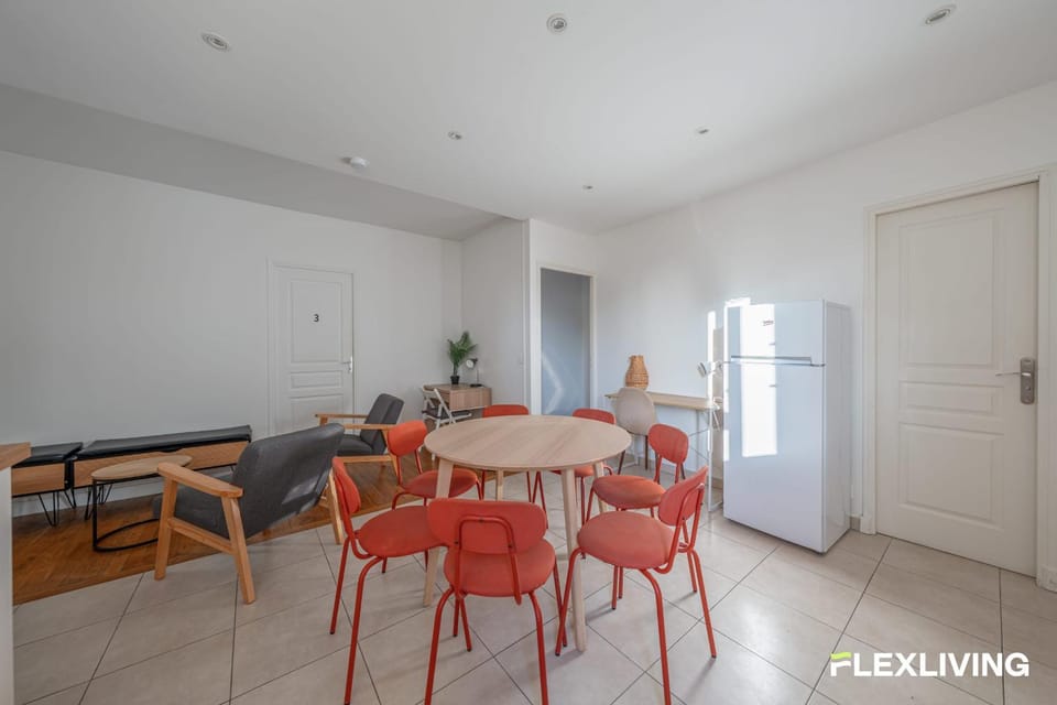 Bright T5 Nation and Vincennes Paris 20th Apartment in Paris