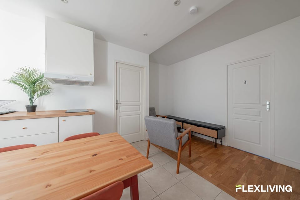 Bright T4 Nation and Vincennes Paris 20th Apartment in Paris