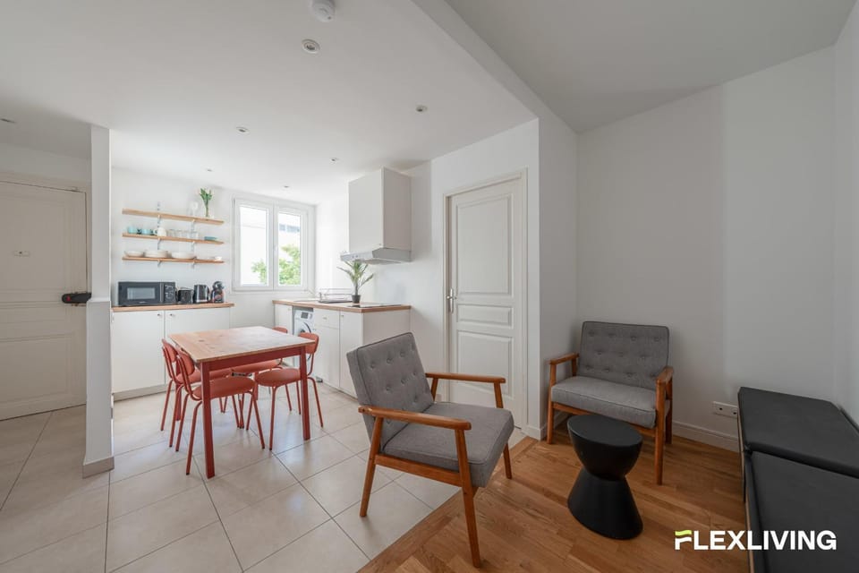Bright T4 Nation and Vincennes Paris 20th Apartment in Paris