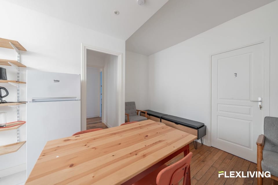 Bright T4 Nation and Vincennes Paris 20th Apartment in Paris
