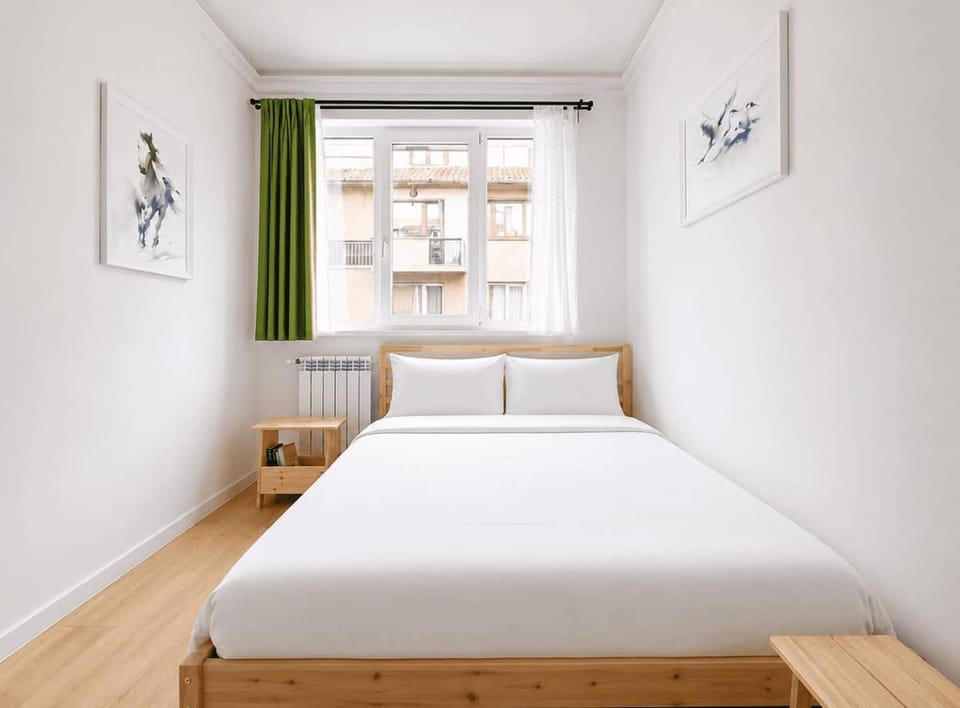 Bed, Photo of the whole room, Bedroom