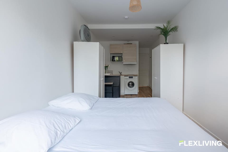 Quiet Studio Between Nation and Vincennes Paris 20th Apartment in Paris