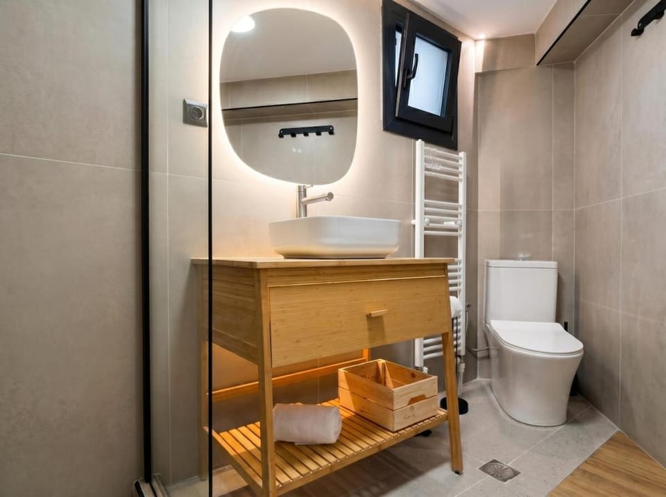 Martiou Urban Metro Loft w Private Entrance 2 min to Metro Apartment in Thessaloniki