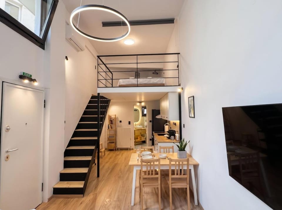 Martiou Urban Metro Loft w Private Entrance 2 min to Metro Apartment in Thessaloniki