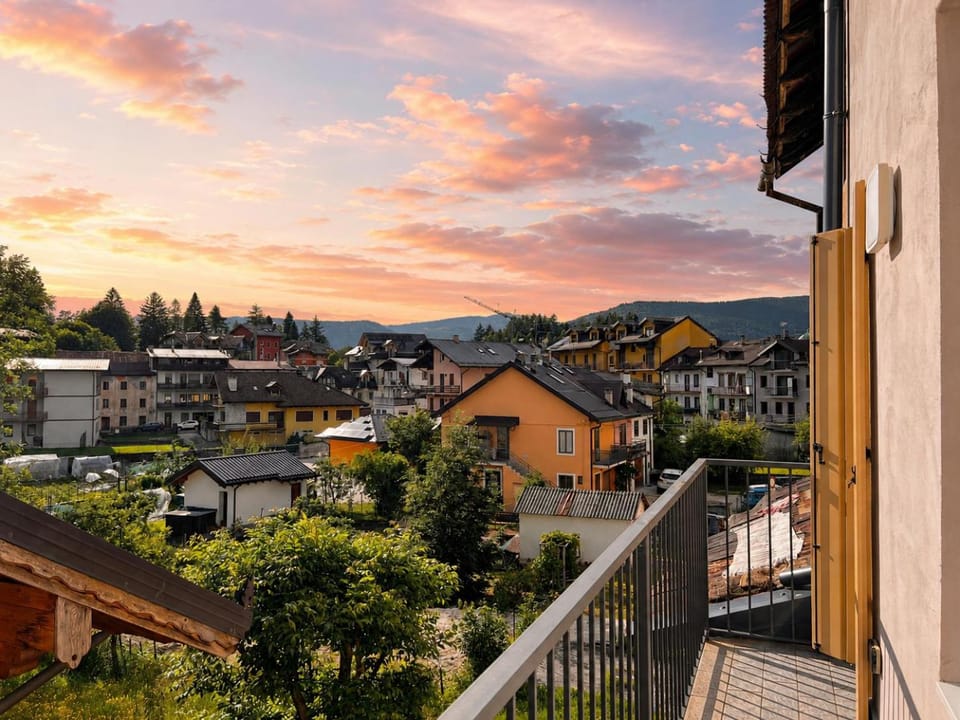 Day, Natural landscape, View (from property/room), Balcony/Terrace, City view, Garden view, Landmark view, Mountain view, Seasons, Inner courtyard view, Parking