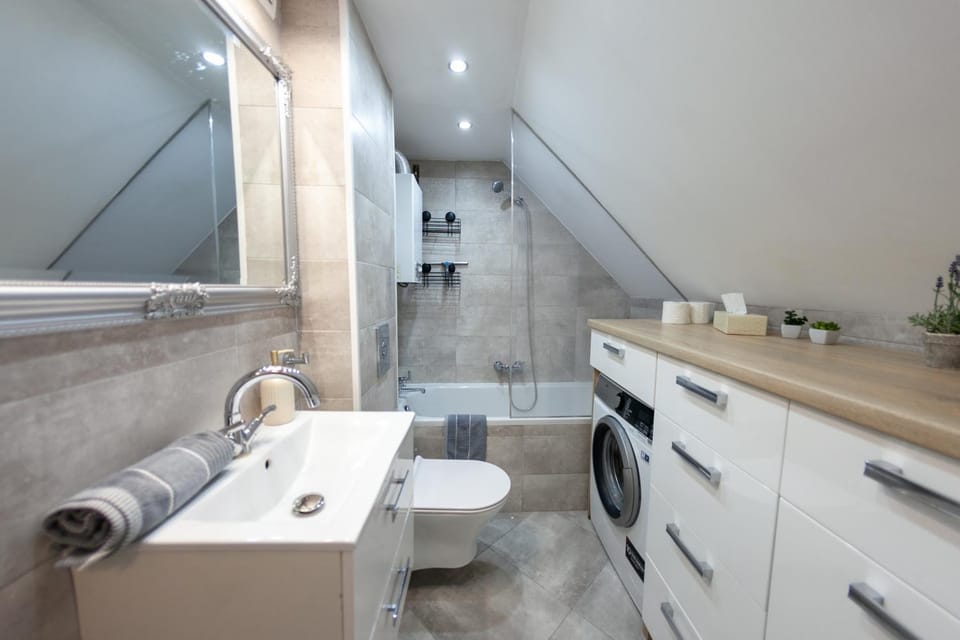 Bathroom, washing machine