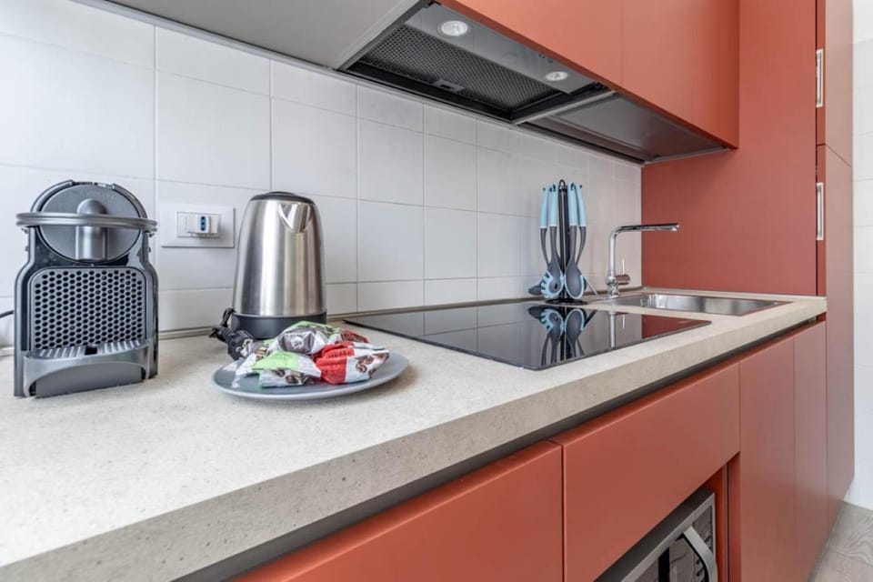 Coffee/tea facilities, Kitchen or kitchenette, Food, stove