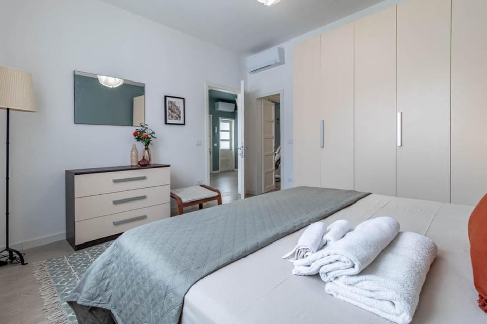 Bed, Photo of the whole room, Bedroom, towels, wardrobe