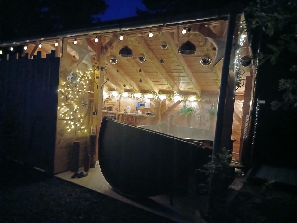 La cabane de L'O Re des Bois , Bain norvègien, Sauna, Massages Luxury tent in Auvergne-Rhône-Alpes