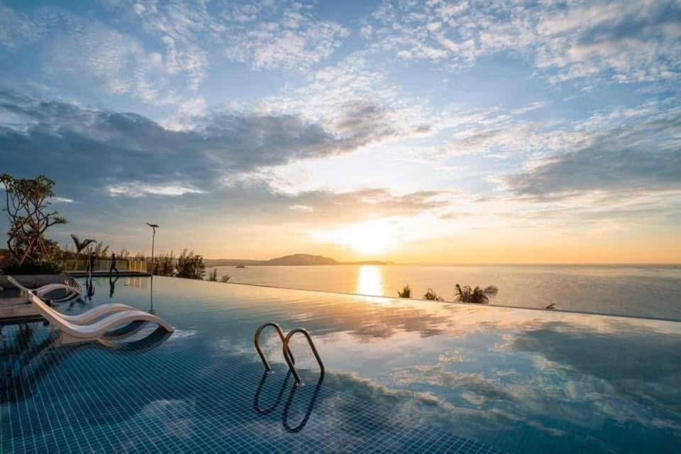 Day, Lake view, Sea view, Sunrise, sunbed