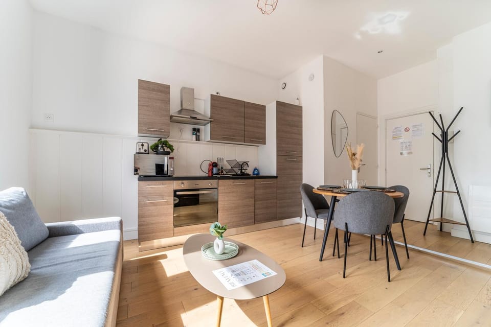 Kitchen or kitchenette, Seating area