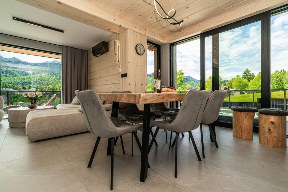 Dwupoziomowy apartament TARASY NA GIEWONT Sauna&Jacuzzi Apartment in Zakopane