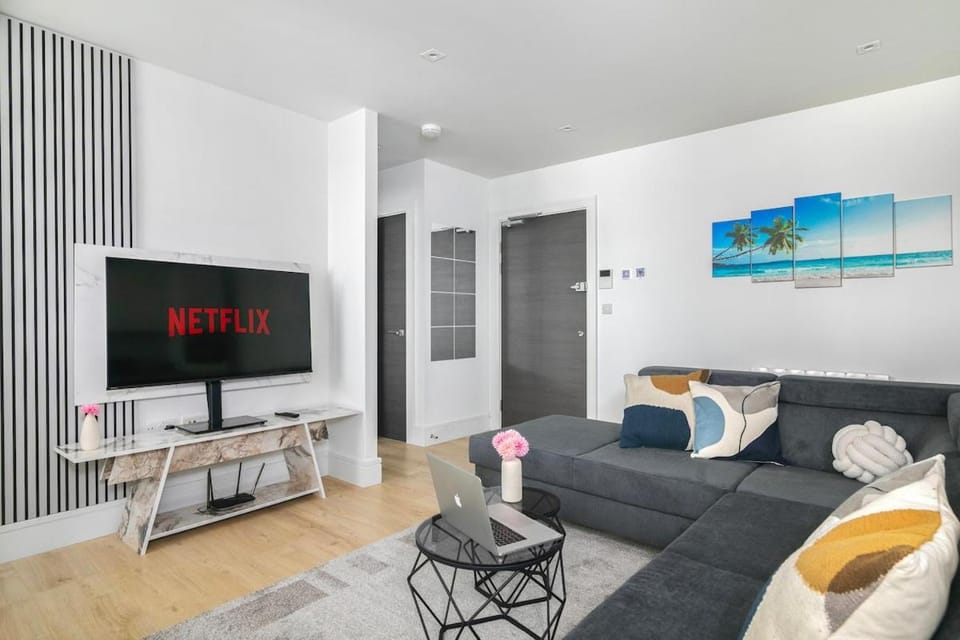 Stylish Wembley Flat - Gym & Workspace Apartment in Wembley